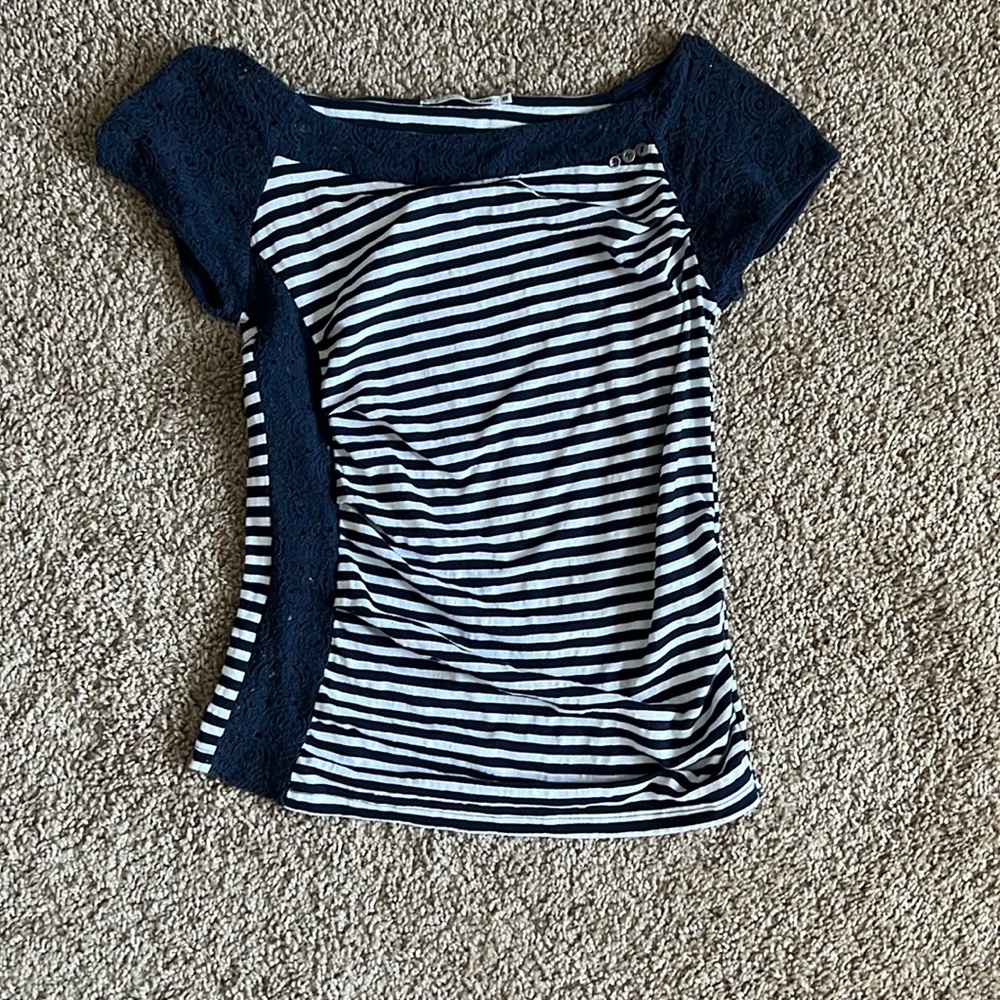 Adorable off the shoulder striped top from Paris! Size XS